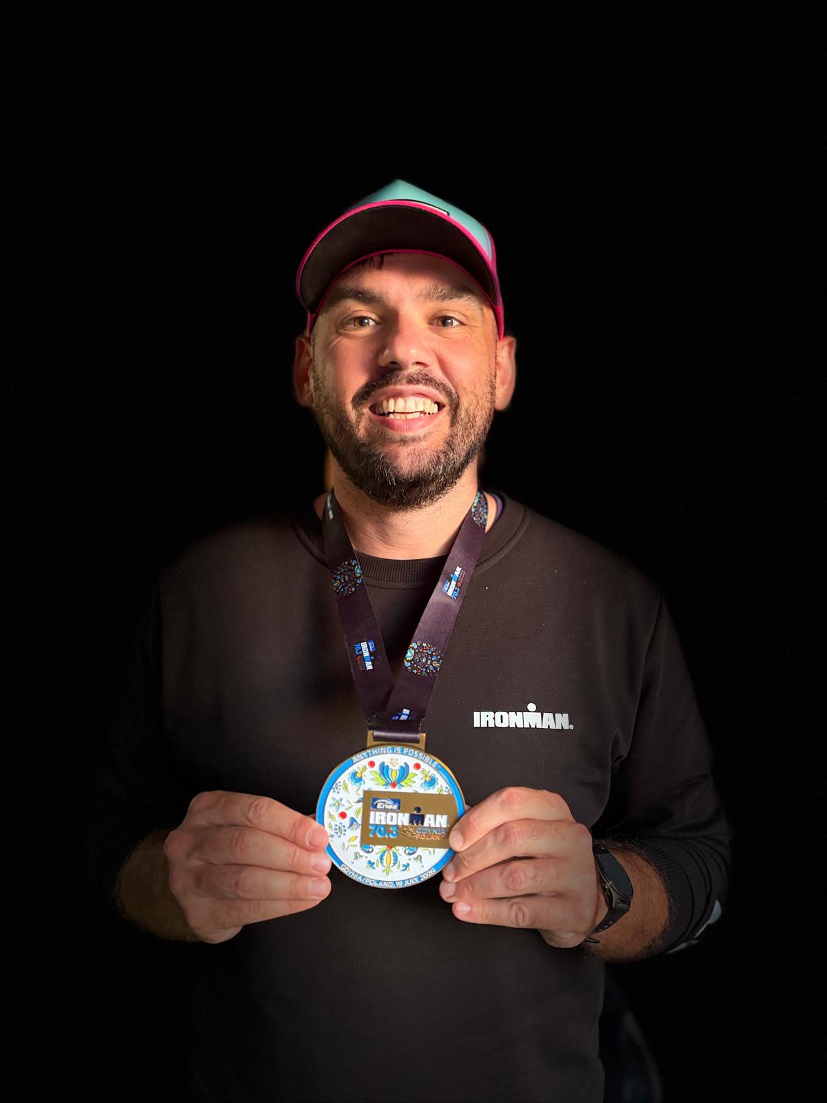 Mikołaj Lehman z medalem IRONMAN 70.3 Gdynia